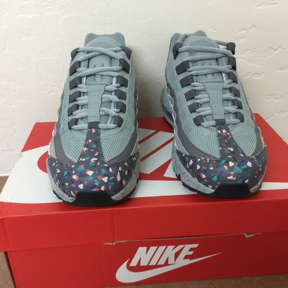 Nike Women’s Air Max 95 SE “Confetti”  918413-002 - Picture 2 of 8